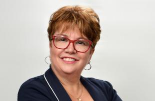 Annie Pelletier, 52 ans, conseillère municipale du district Saint-Sacrement, est candidate pour le Parti libéral du Québec (PLQ)